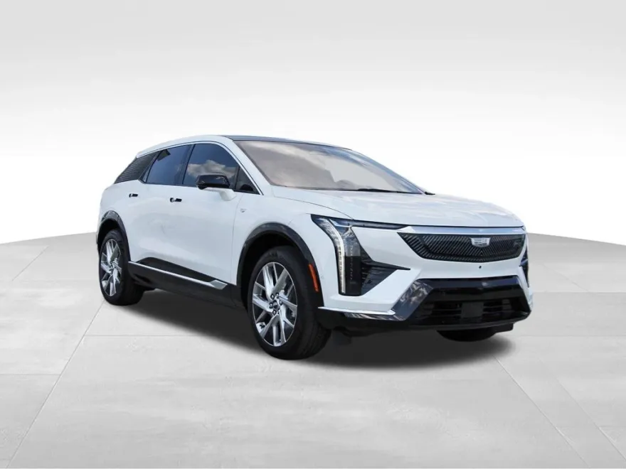 2025 Cadillac Optiq Luxury photo 1