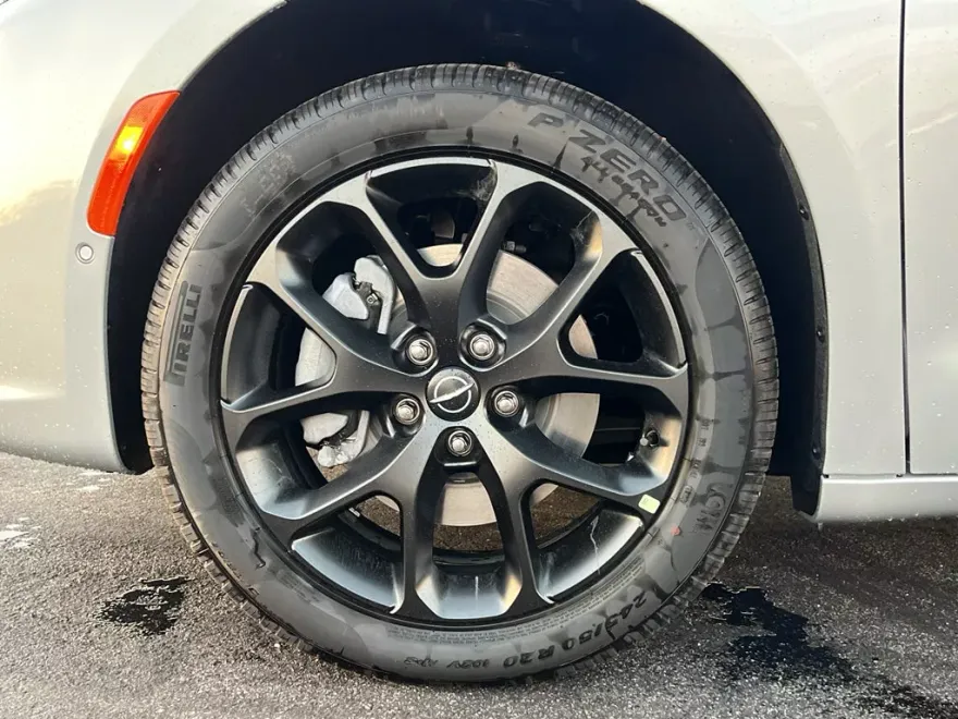 2026 Chrysler Pacifica Limited photo 2