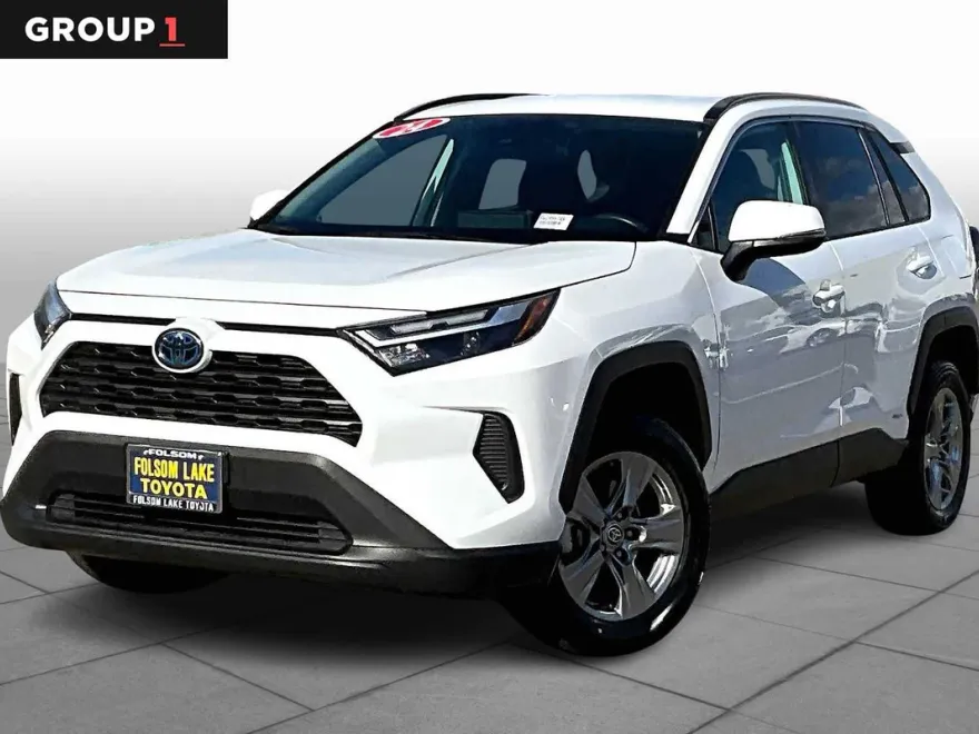 2024 Toyota RAV4 Hybrid XLE photo 1