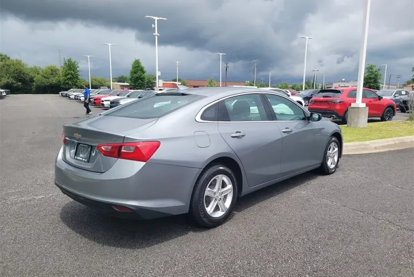 2023 Chevrolet Malibu 1LT photo 1