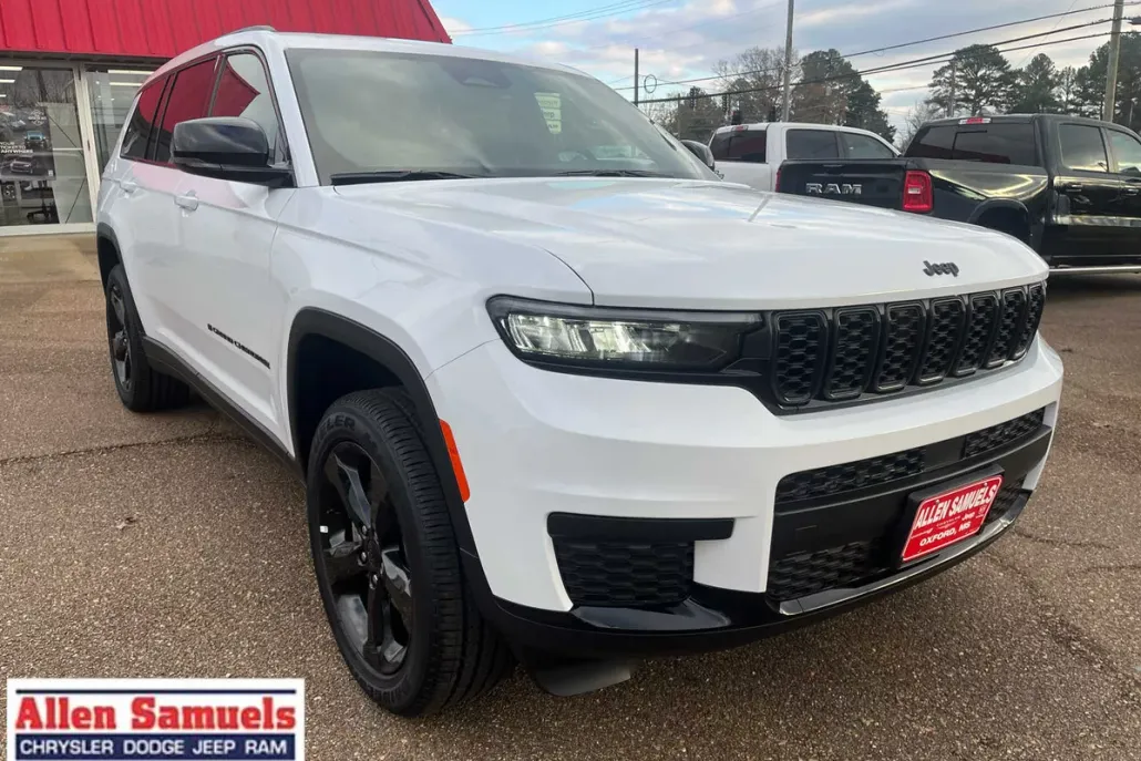 2025 Jeep Grand Cherokee Laredo Altitude X photo 1