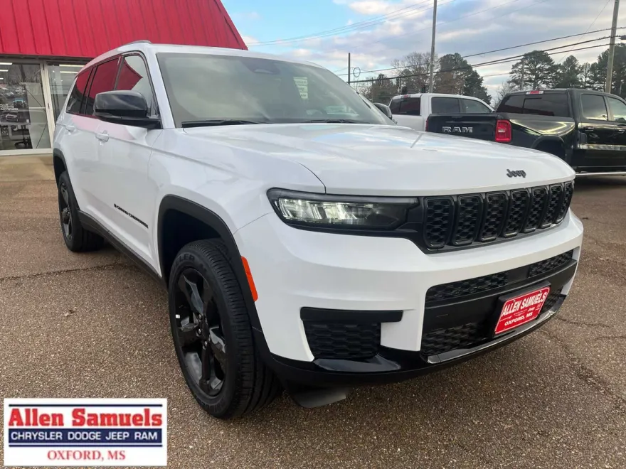 2025 Jeep Grand Cherokee Laredo Altitude X photo 1
