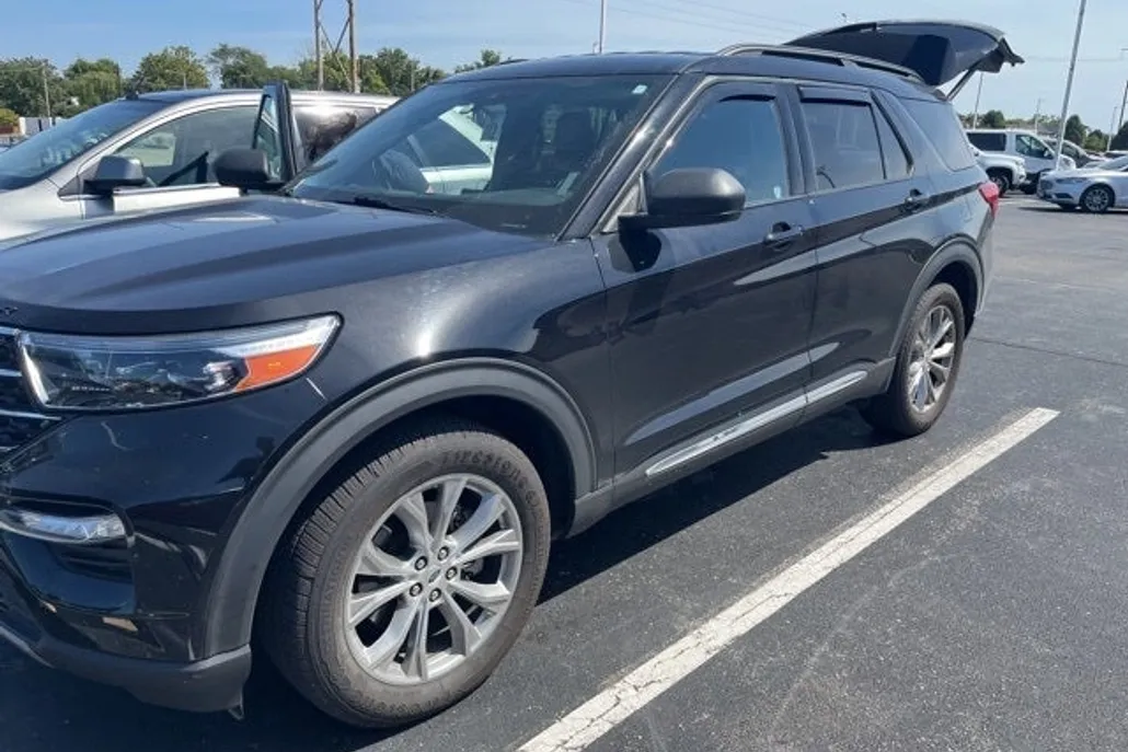 2020 Ford Explorer XLT photo 1