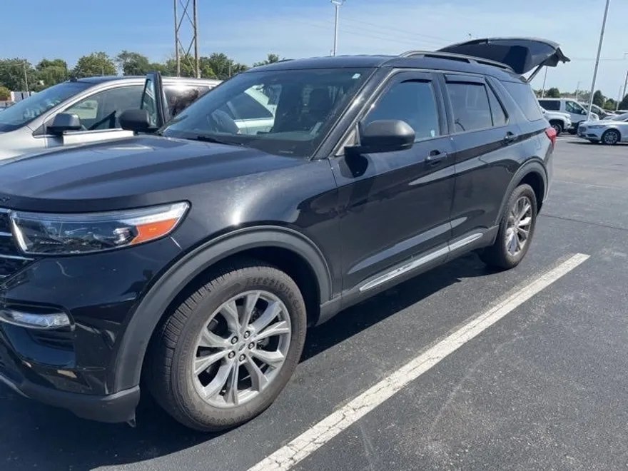 2020 Ford Explorer XLT photo 1