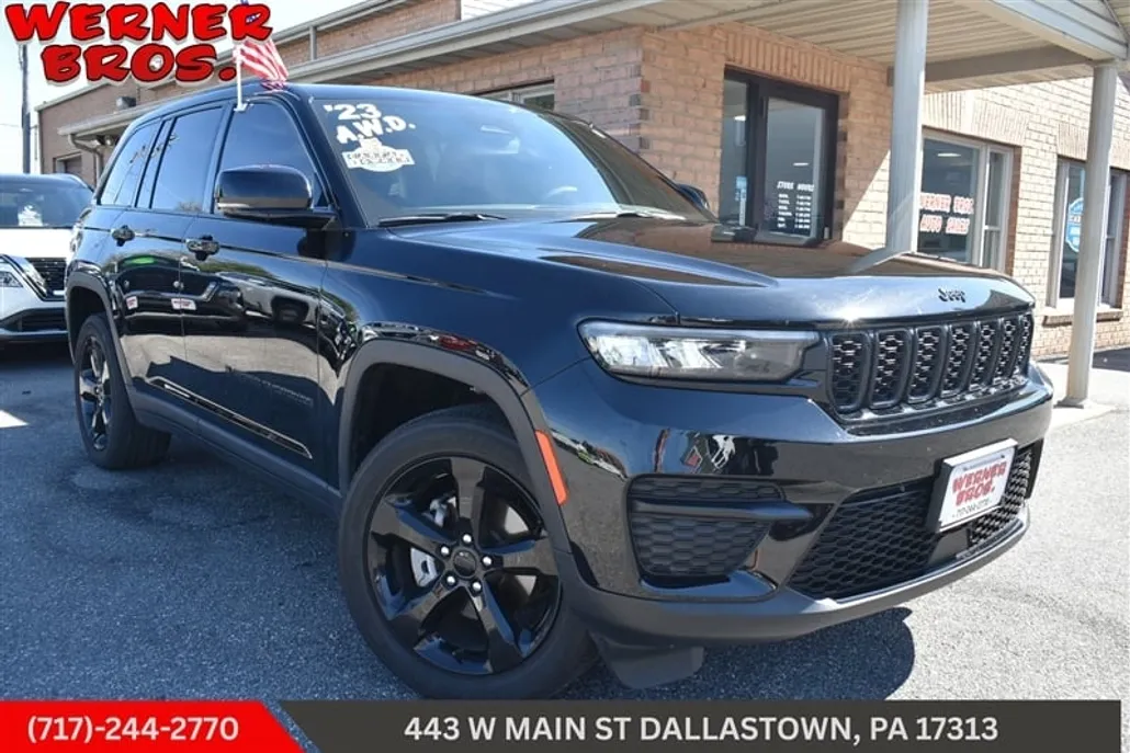 2023 Jeep Grand Cherokee Laredo Altitude photo 1