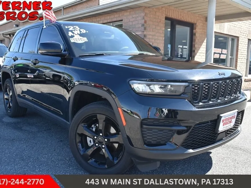2023 Jeep Grand Cherokee Laredo Altitude photo 1