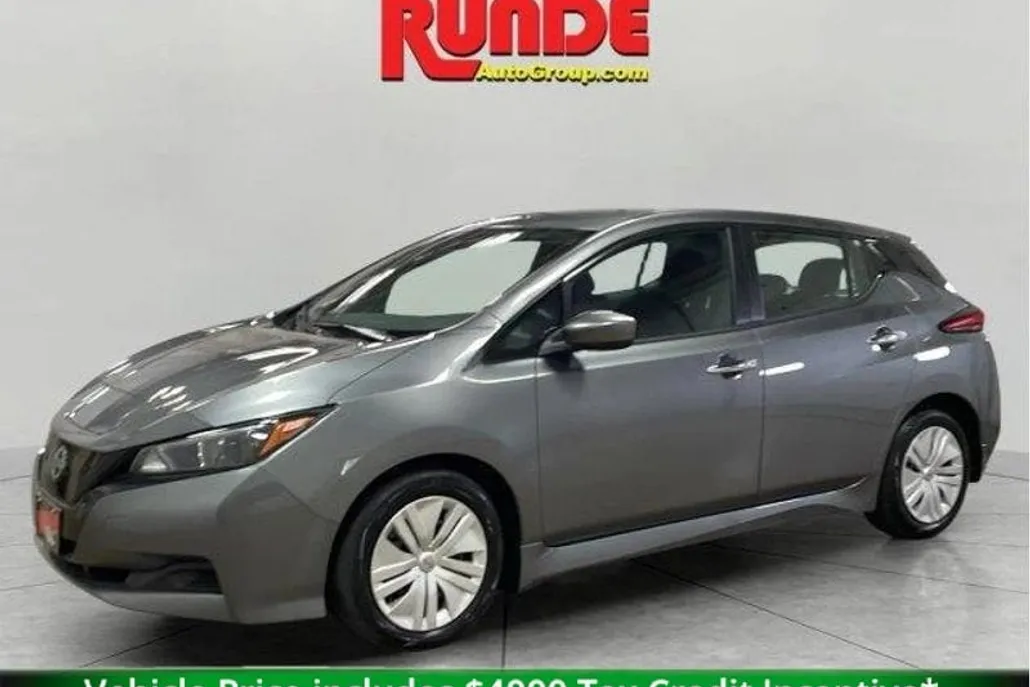 2023 Nissan Leaf S photo 1