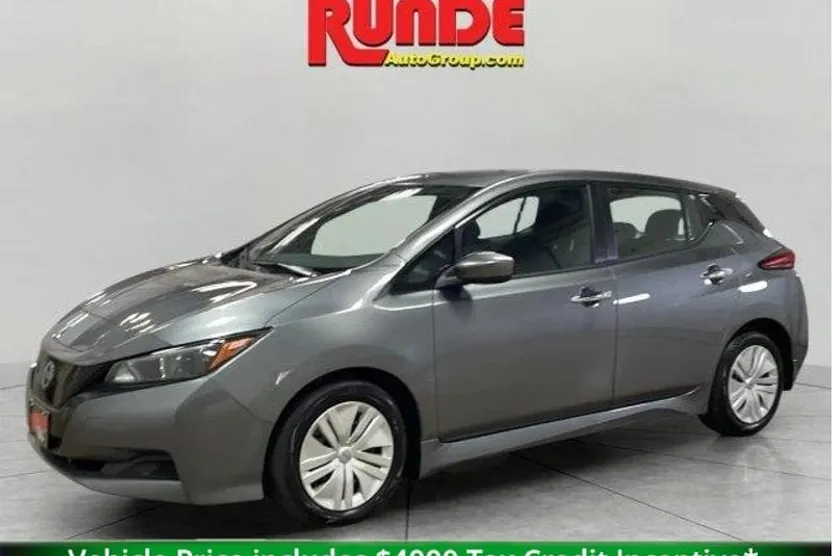 2023 Nissan Leaf S photo 1