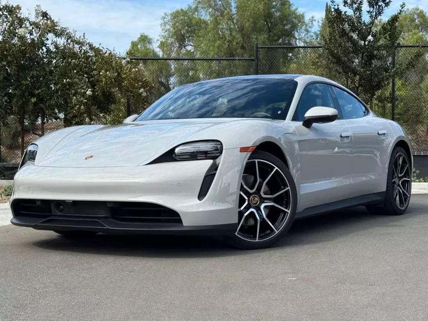 2024 Porsche Taycan photo 1