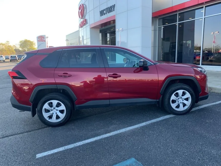 2024 Toyota RAV4 LE photo 1