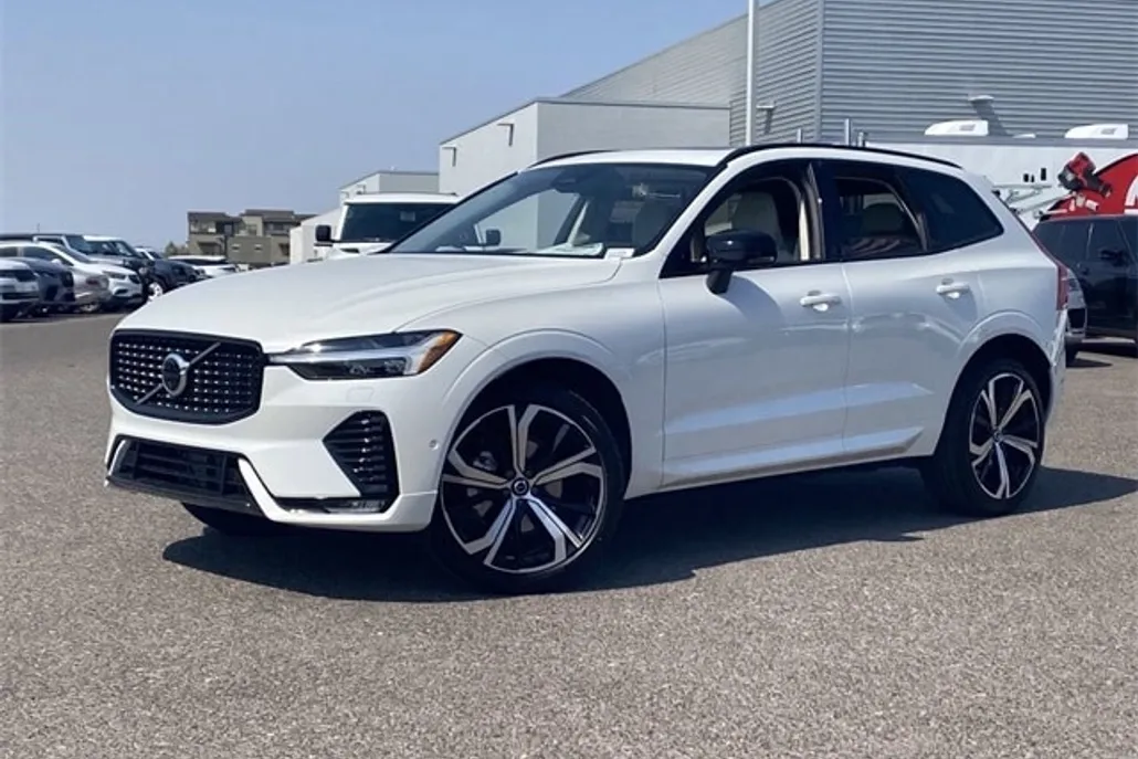 2025 Volvo XC60 B5 photo 1