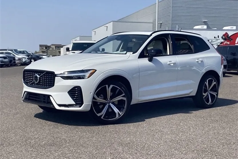 2025 Volvo XC60 B5 photo 1