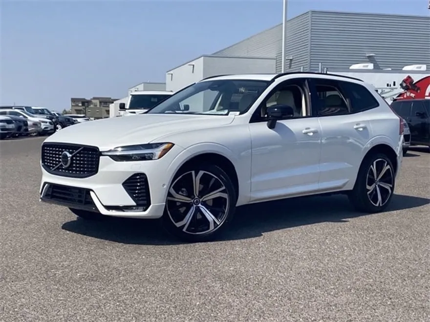 2025 Volvo XC60 B5 photo 1
