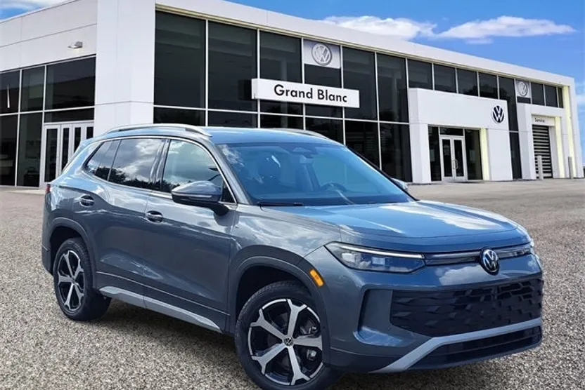 2025 Volkswagen Tiguan SE photo 1