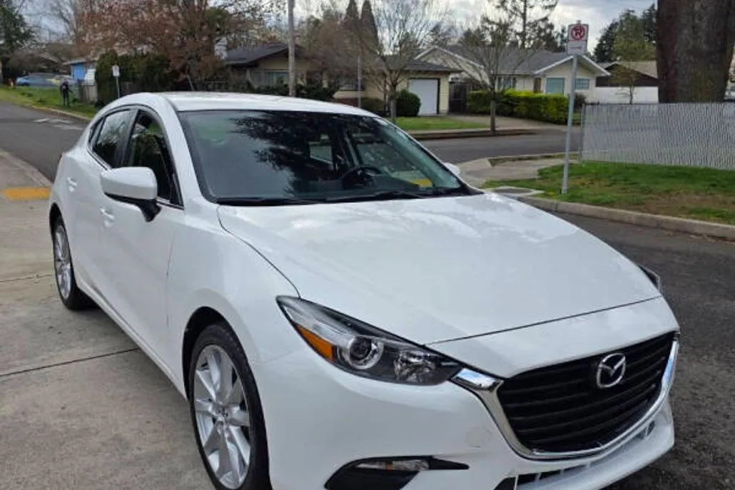 2017 Mazda Mazda3 Touring photo 1
