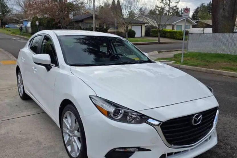 2017 Mazda Mazda3 Touring photo 1