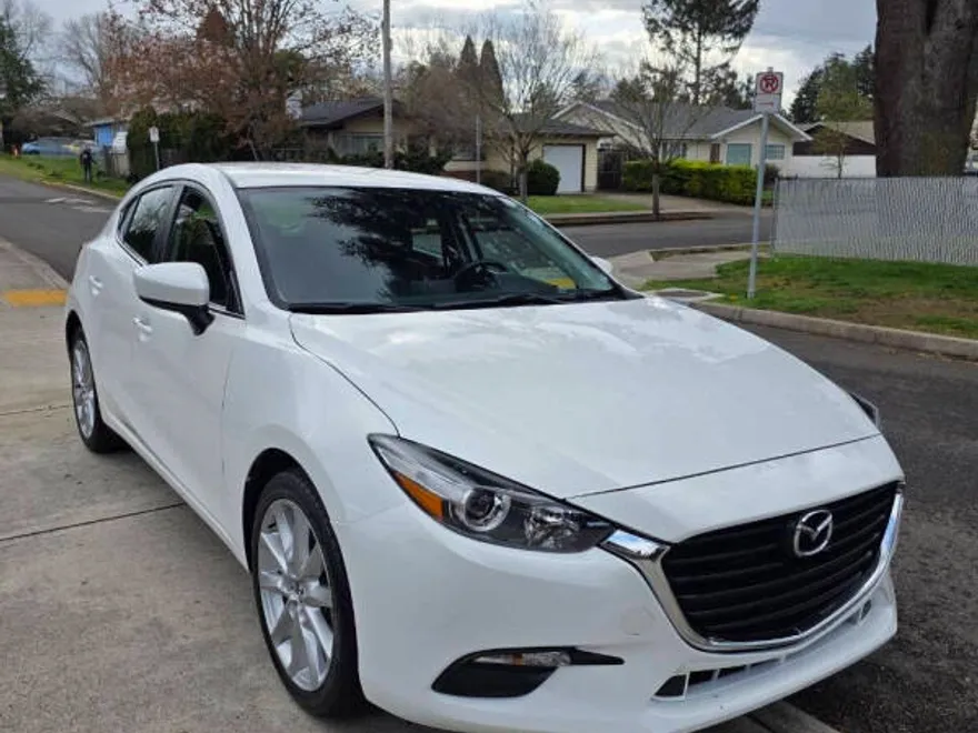 2017 Mazda Mazda3 Touring photo 1