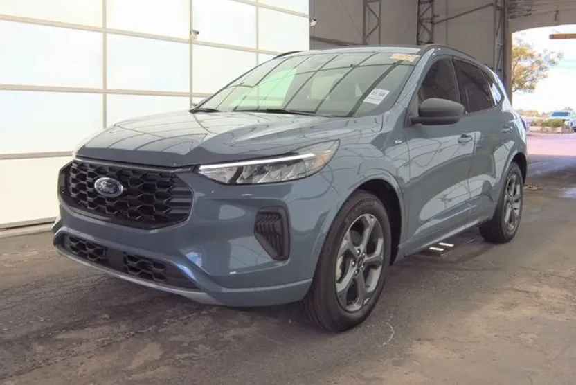 2024 Ford Escape ST-Line photo 1