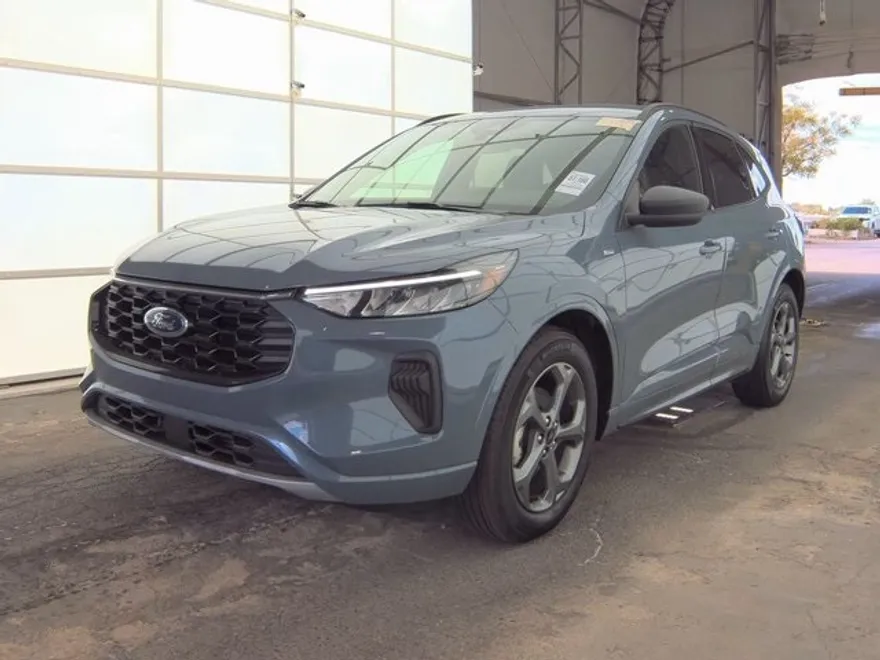2024 Ford Escape ST-Line photo 1
