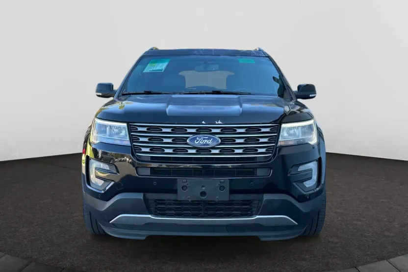 2017 Ford Explorer XLT photo 1