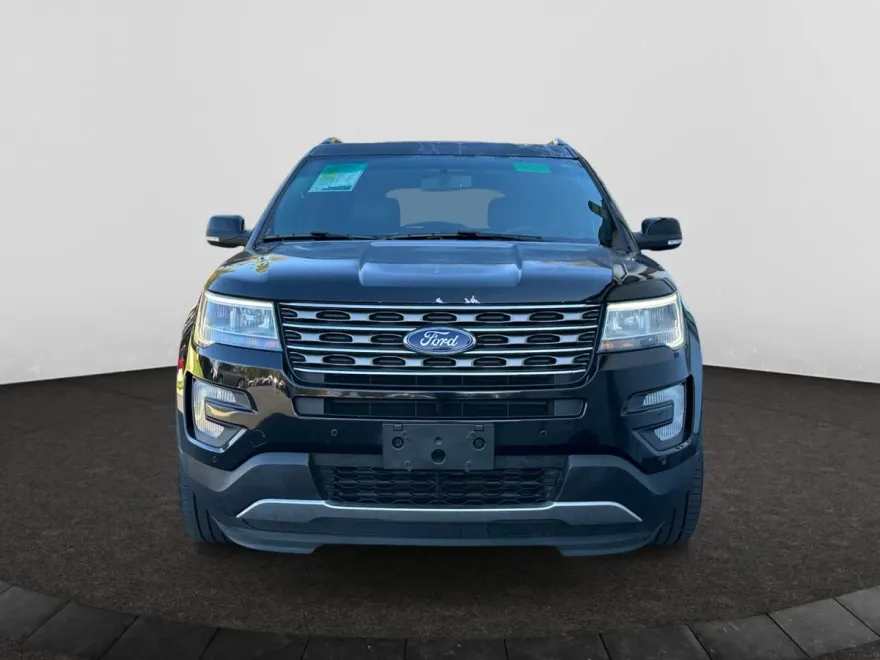 2017 Ford Explorer XLT photo 1