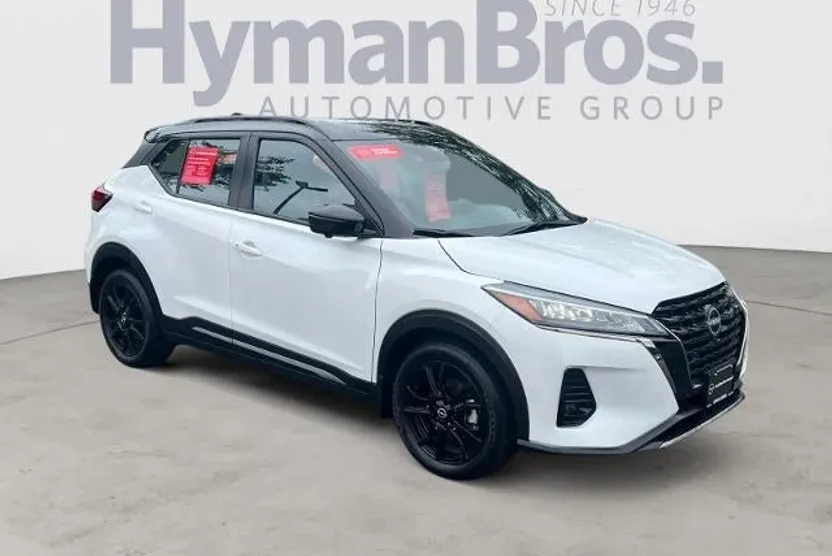 2024 Nissan Kicks SR photo 1