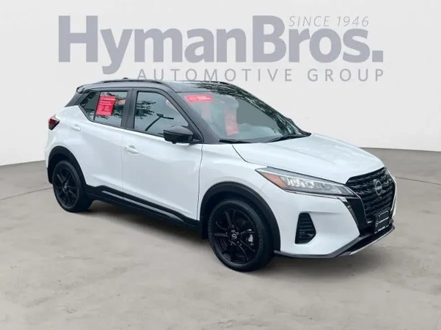 2024 Nissan Kicks SR photo 1