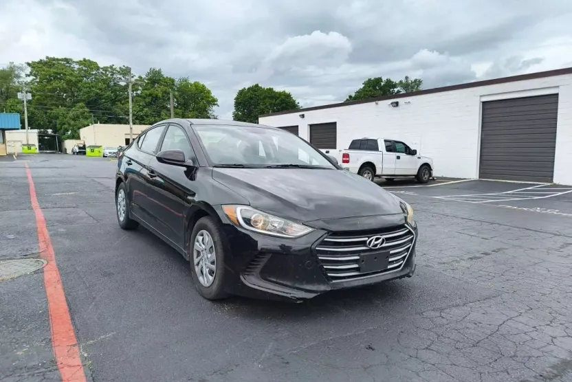 2017 Hyundai Elantra Base photo 1