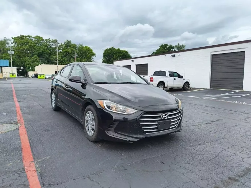 2017 Hyundai Elantra Base photo 1