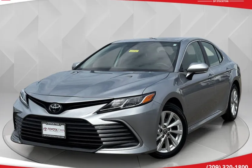 2023 Toyota Camry LE photo 1
