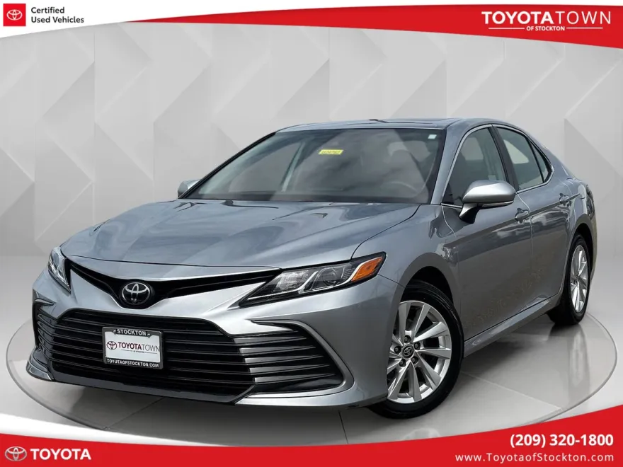 2023 Toyota Camry LE photo 1
