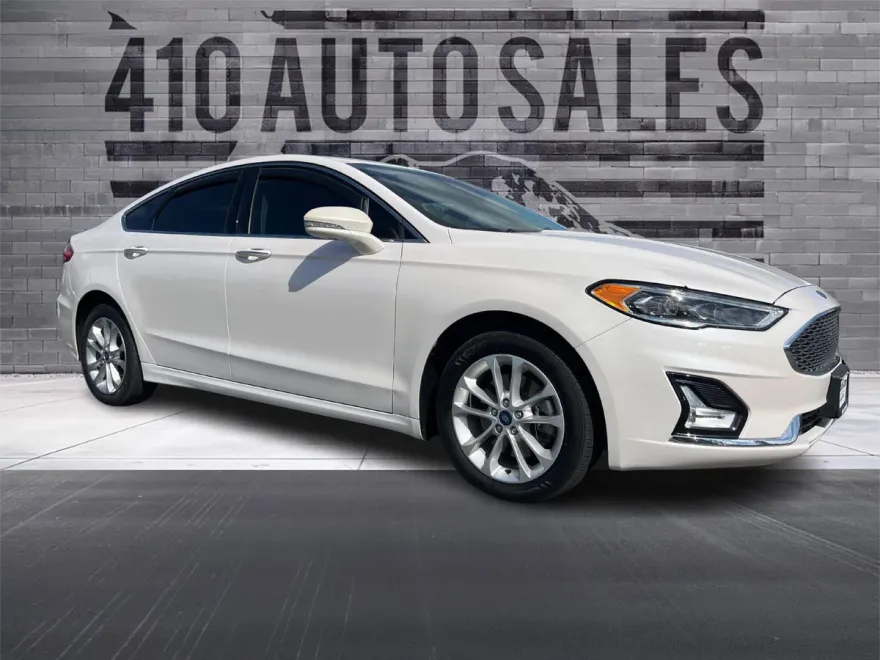 2019 Ford Fusion Titanium Plug-In Hybrid photo 1