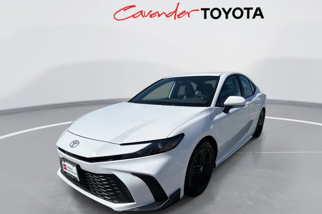 2025 Toyota Camry SE photo 1