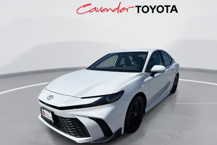 2025 Toyota Camry SE photo 1