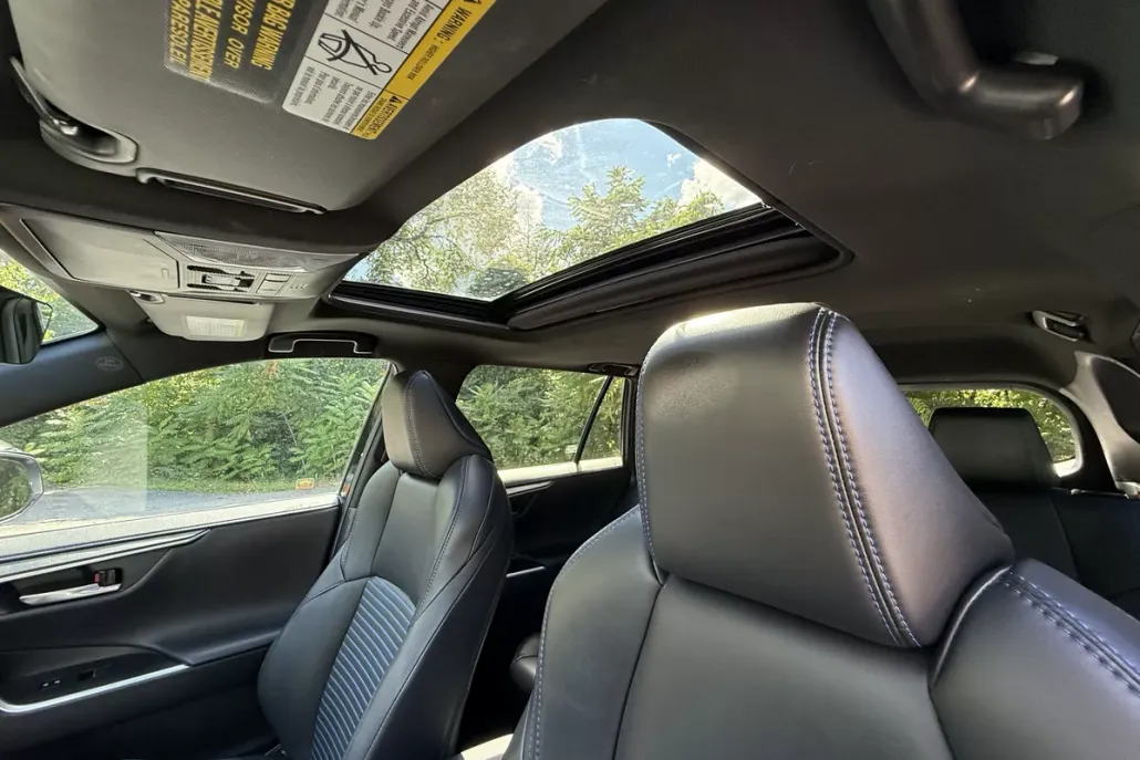 2021 Toyota RAV4 XSE photo 1