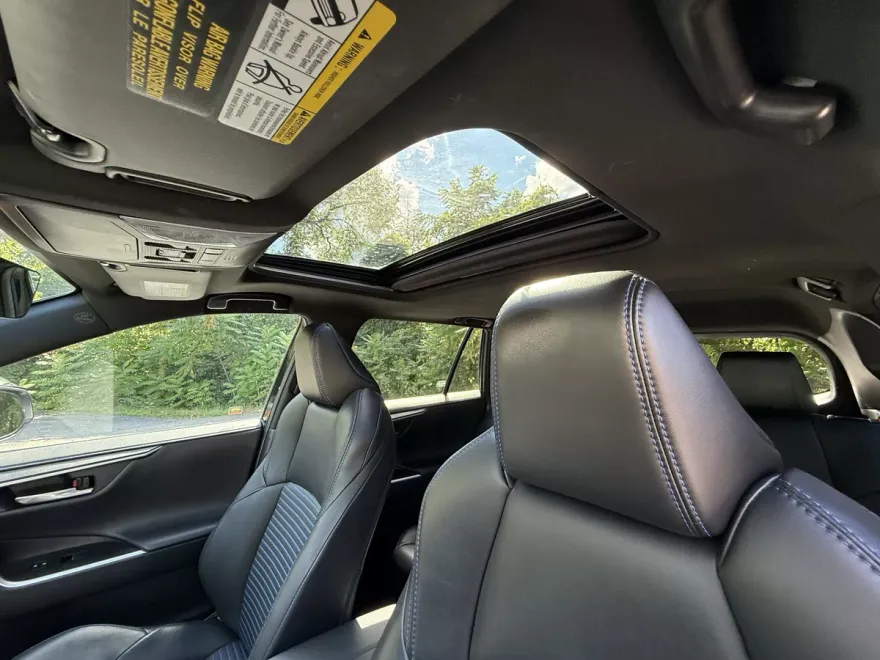 2021 Toyota RAV4 XSE photo 1
