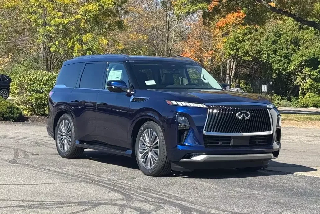 2025 Infiniti QX80 Luxe photo 1