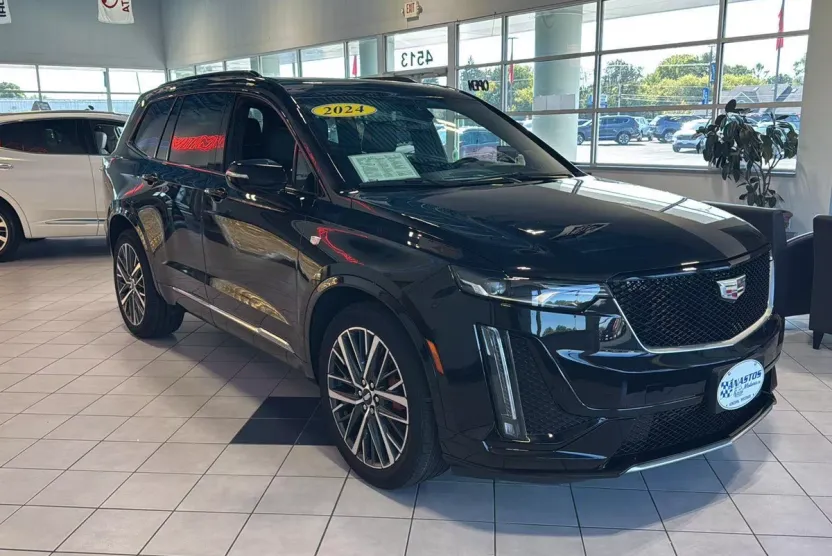 2024 Cadillac XT6 Sport photo 1