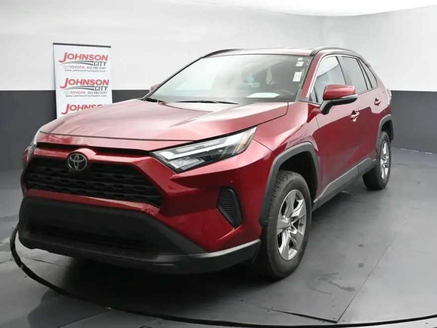 2023 Toyota RAV4 XLE photo 1