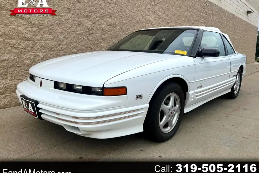 1994 Oldsmobile Cutlass Supreme photo 1
