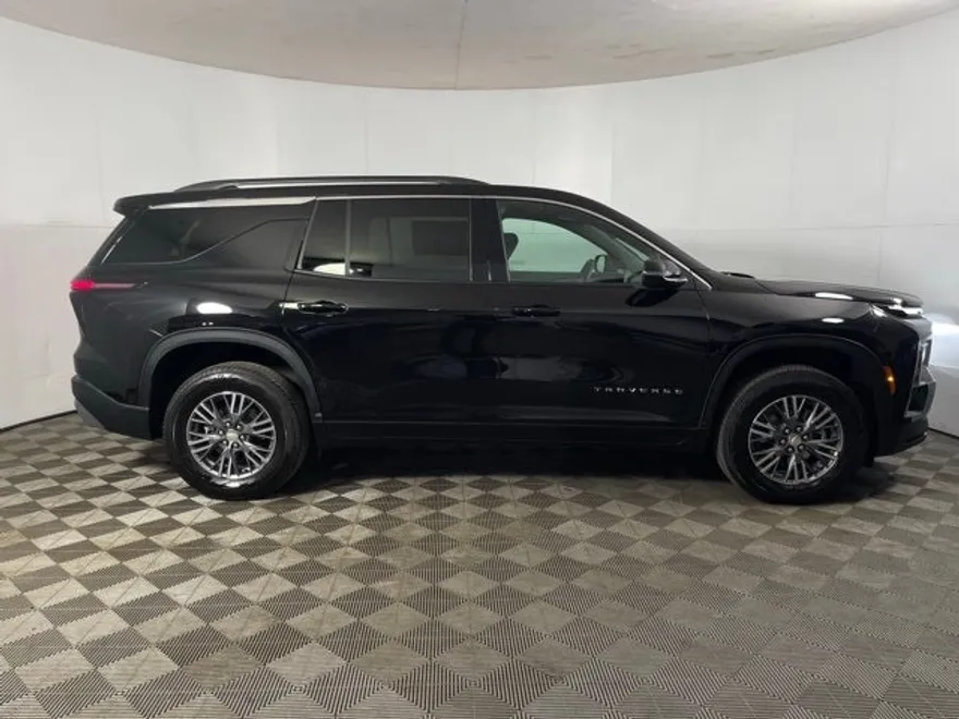 2025 Chevrolet Traverse 1LT photo 1