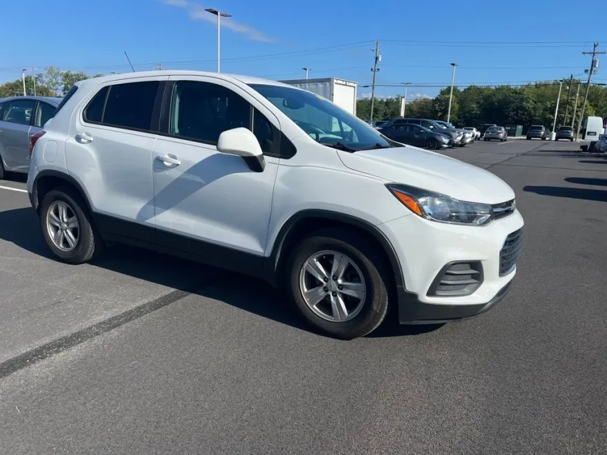 2020 Chevrolet Trax LS photo 1