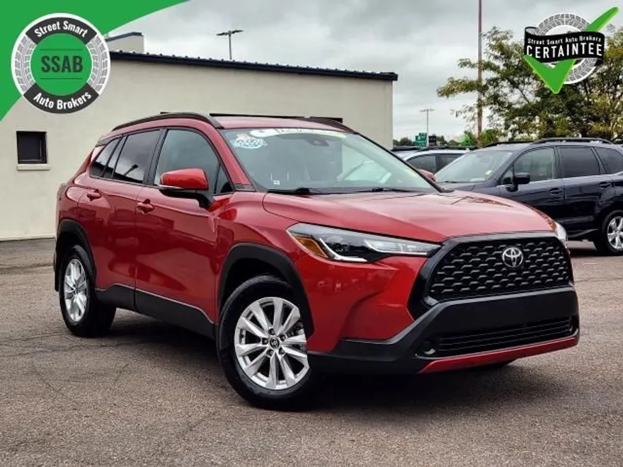 2022 Toyota Corolla Cross LE photo 1