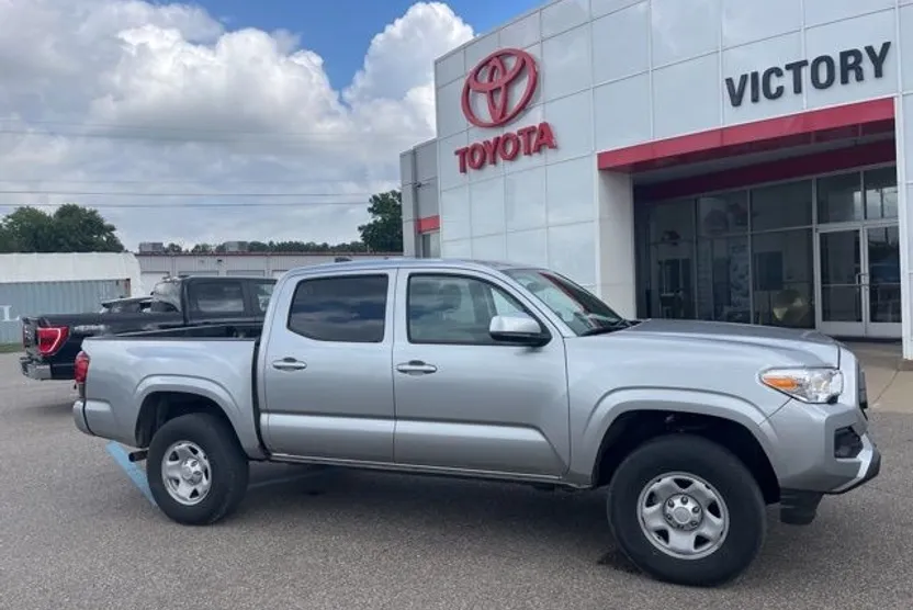 2023 Toyota Tacoma SR5 photo 1