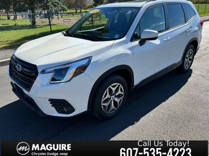 2023 Subaru Forester Premium photo 1
