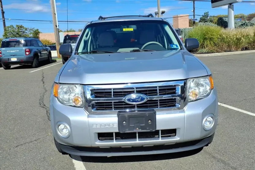 2010 Ford Escape XLT photo 1