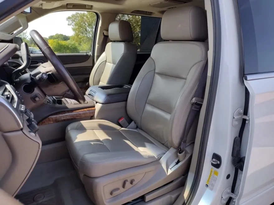2019 Chevrolet Suburban Premier photo 1