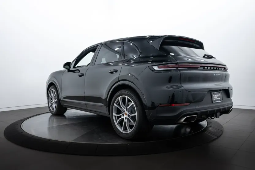 2025 Porsche Cayenne photo 1