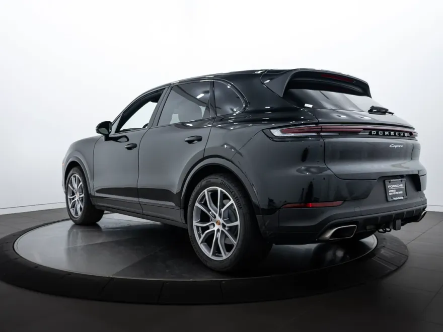 2025 Porsche Cayenne photo 1