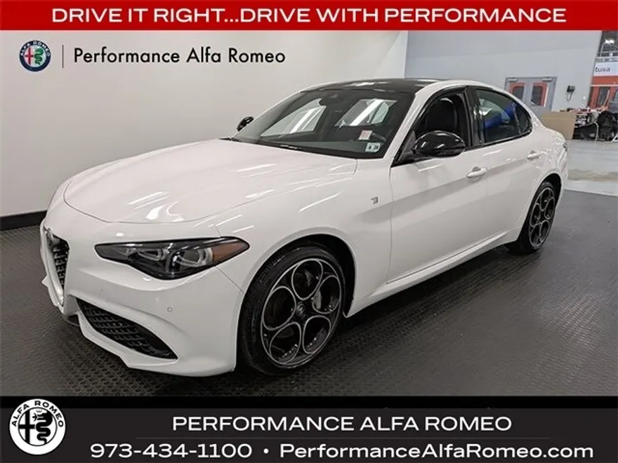 2024 Alfa Romeo Giulia Ti photo 1